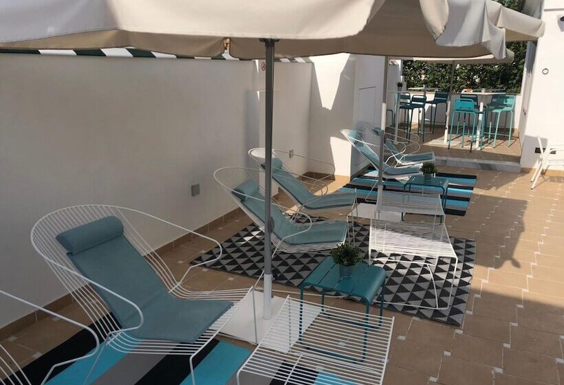 هتل Uma Suites Parada Del Marqués