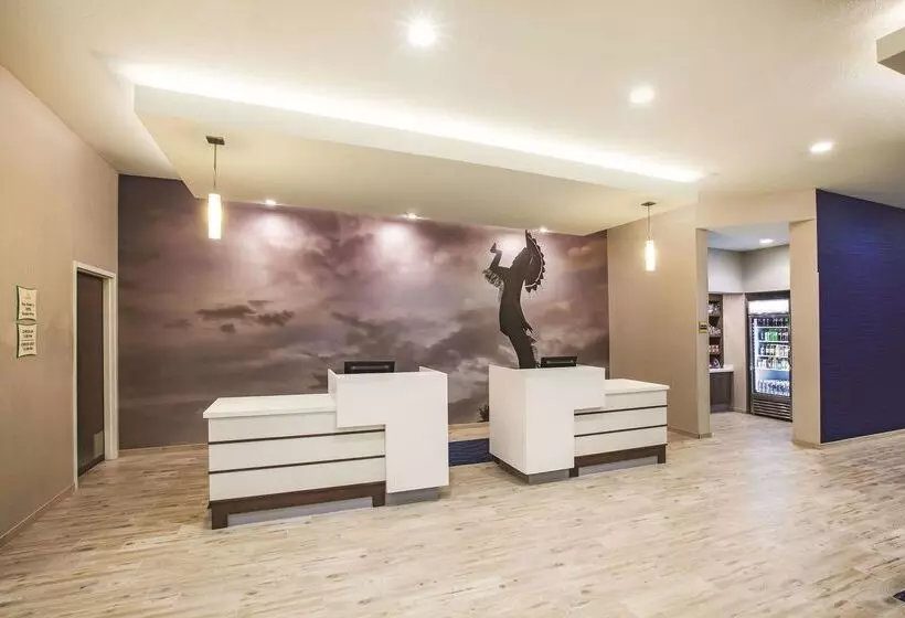 Hotelli La Quinta By Wyndham Wichita Northeast