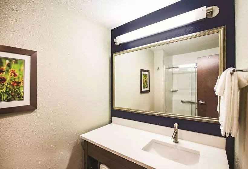 Hotelli La Quinta By Wyndham Wichita Northeast