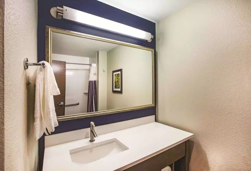Hotelli La Quinta By Wyndham Wichita Northeast