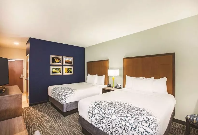 Hotelli La Quinta By Wyndham Wichita Northeast