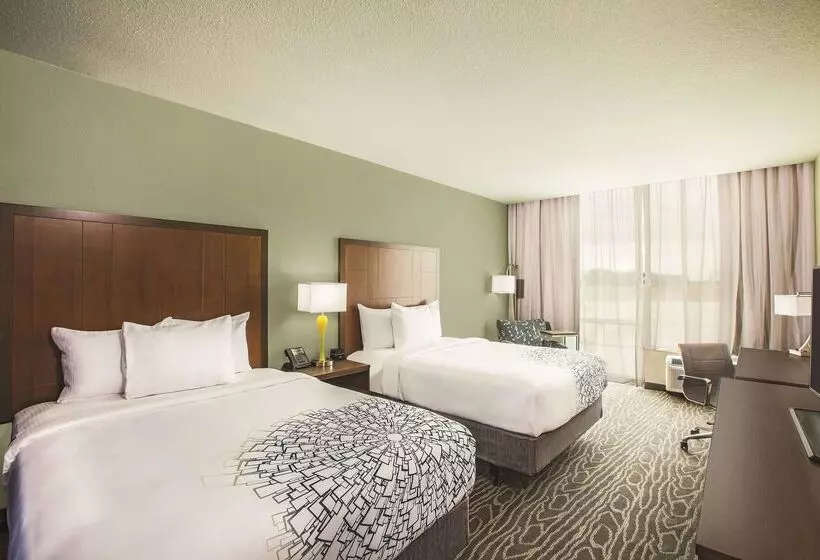 Hotelli La Quinta By Wyndham Wichita Northeast