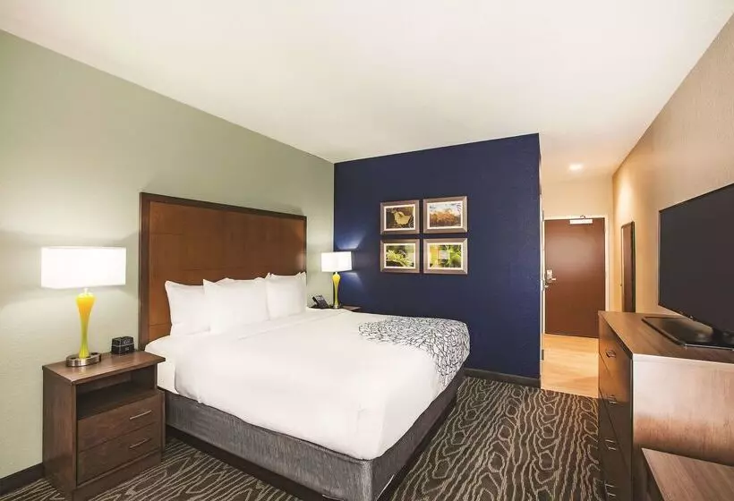 Hotelli La Quinta By Wyndham Wichita Northeast