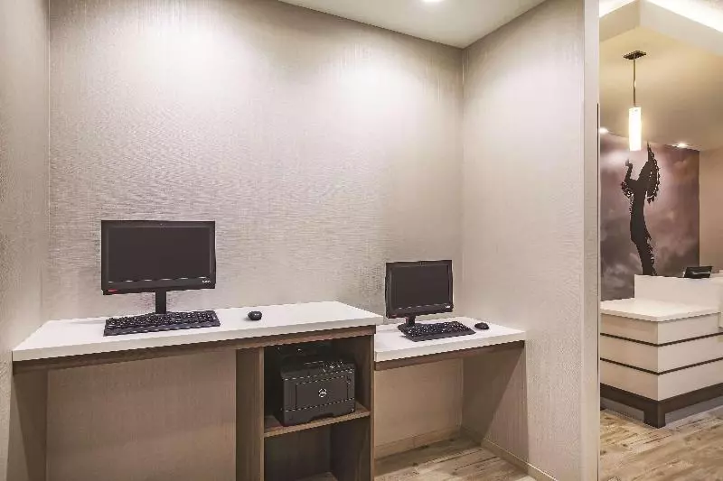 Hotelli La Quinta By Wyndham Wichita Northeast