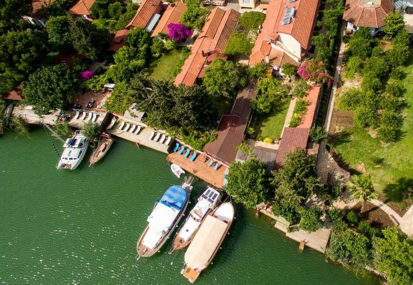 בית מלון כפרי Midas Pension