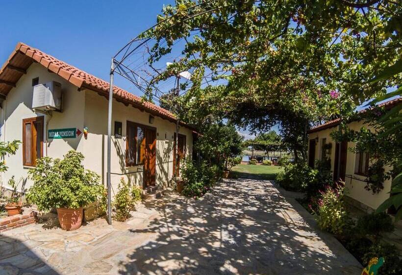 בית מלון כפרי Midas Pension