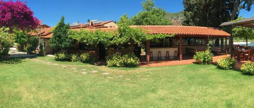 בית מלון כפרי Midas Pension