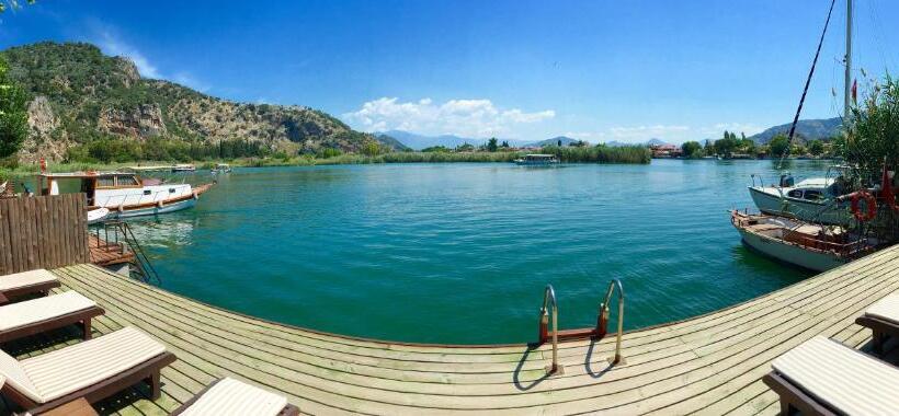 בית מלון כפרי Midas Pension