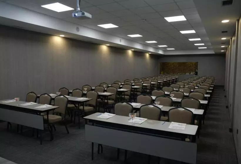 Ucar Royal Hotel Ve Konferans Salonu