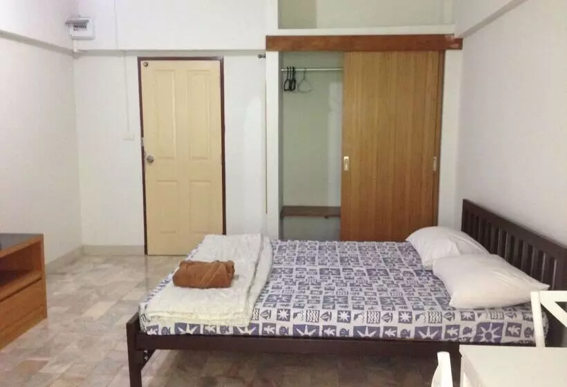 هتل Yaowamal Apartment