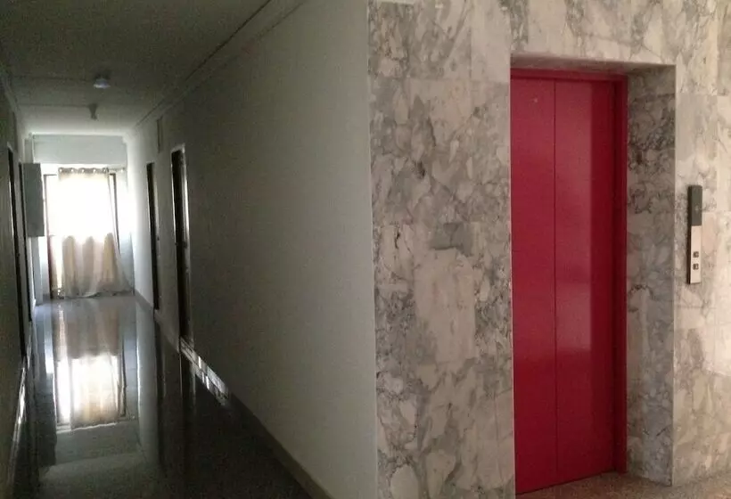 هتل Yaowamal Apartment