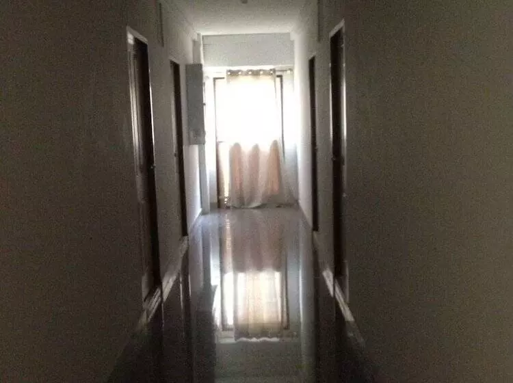 هتل Yaowamal Apartment