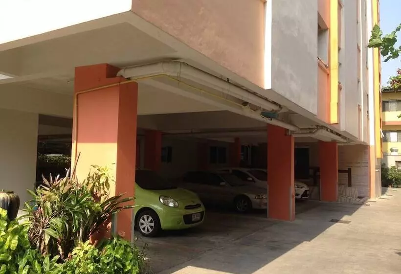 هتل Yaowamal Apartment