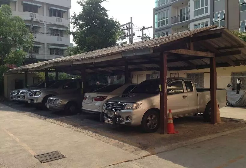 هتل Yaowamal Apartment