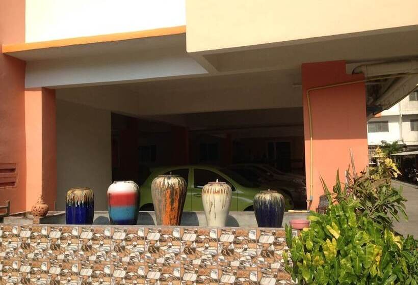 בית מלון כפרי Yaowamal Apartment