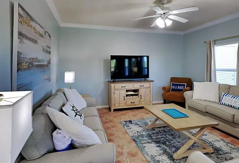 Romar Lakes 103e Condo