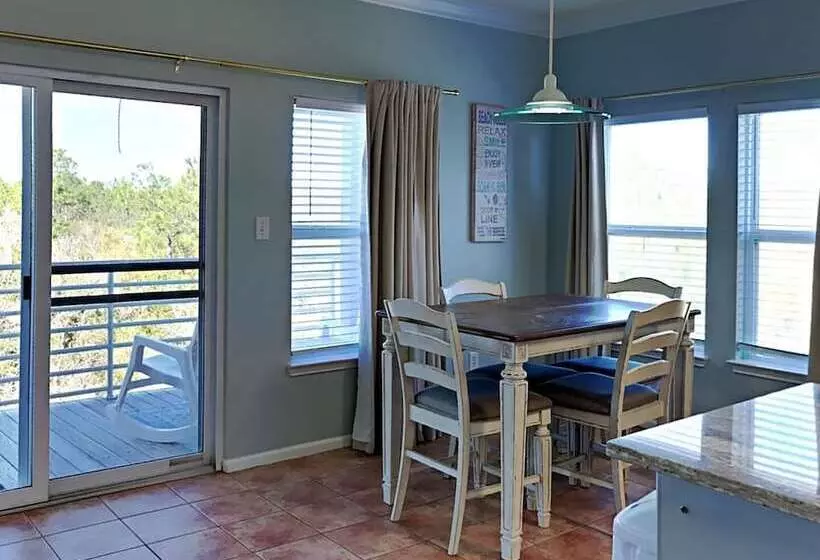 Romar Lakes 103e Condo