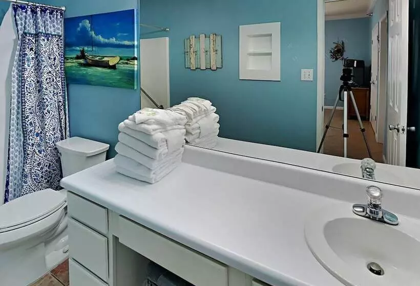 Romar Lakes 103e Condo