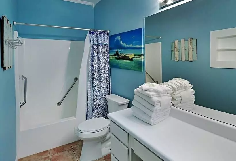 Romar Lakes 103e Condo