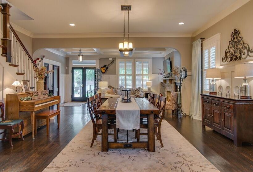 تختخواب و صبحانه Caroline House Nashville Historic Inn