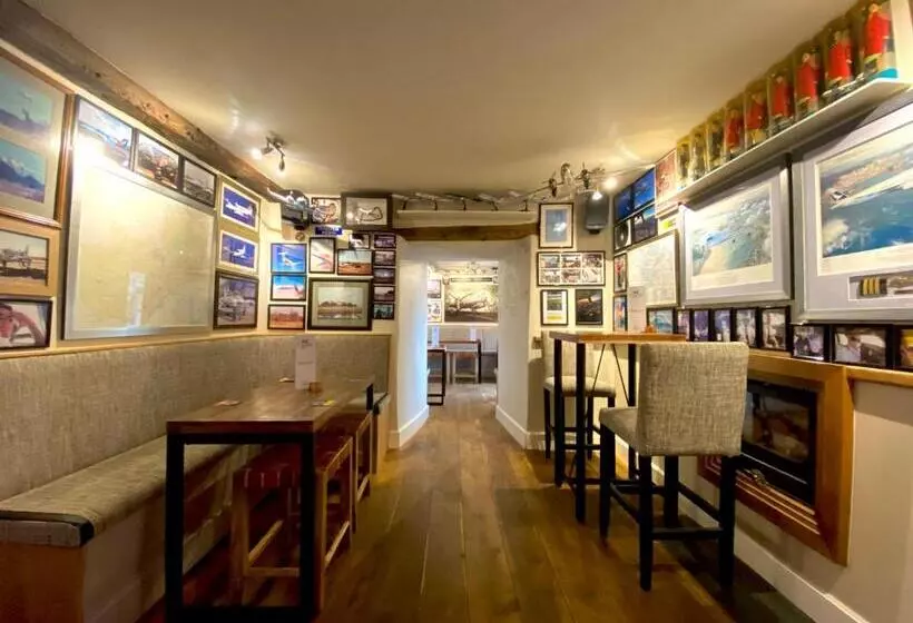 Bed and Breakfast Castle Cottage Inn