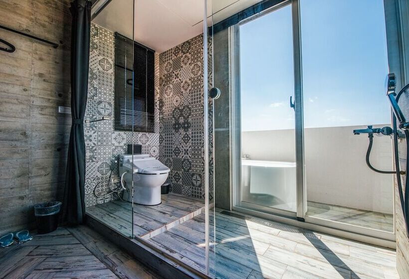 تختخواب و صبحانه Color Coral Boutique