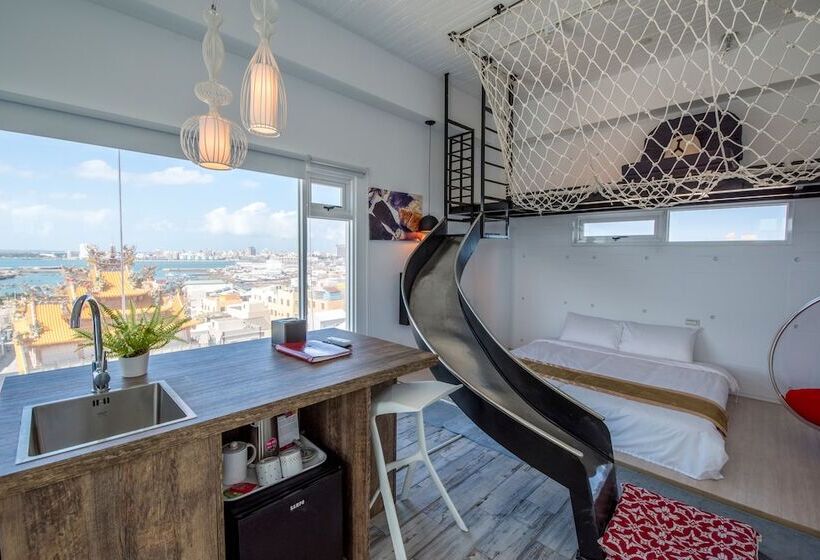 تختخواب و صبحانه Color Coral Boutique