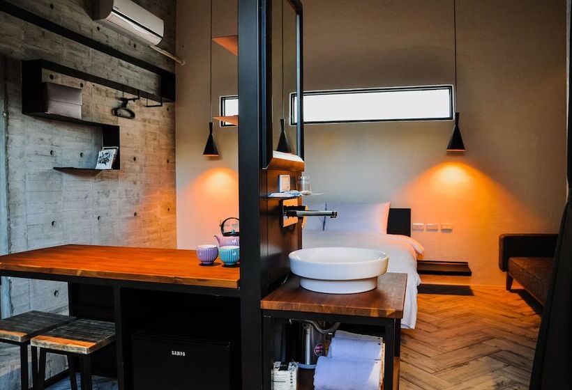 تختخواب و صبحانه Color Coral Boutique