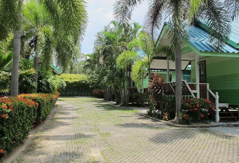 Отель The Green Resort Sri Racha