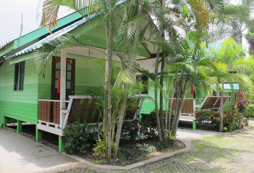 Отель The Green Resort Sri Racha