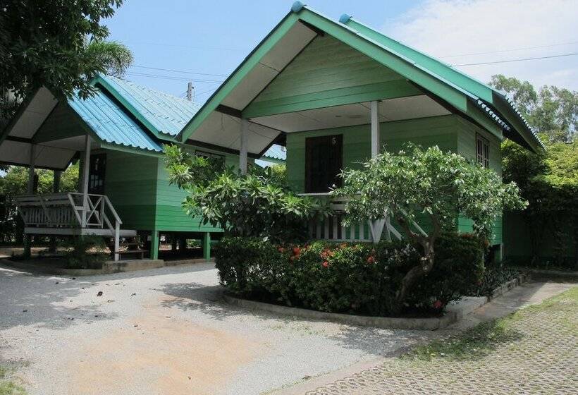 Отель The Green Resort Sri Racha