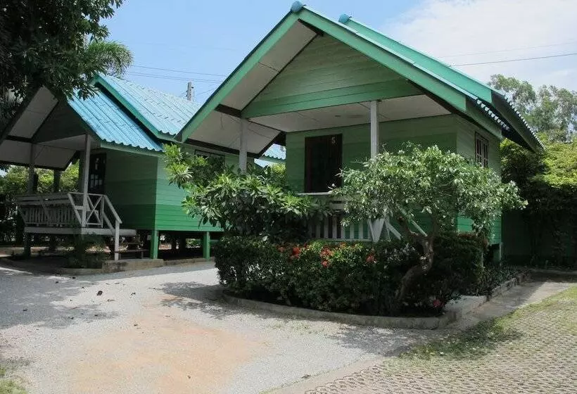 ホテル The Green Resort Sri Racha