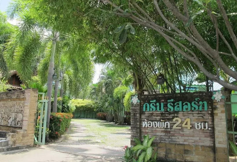 ホテル The Green Resort Sri Racha