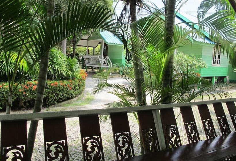 Отель The Green Resort Sri Racha