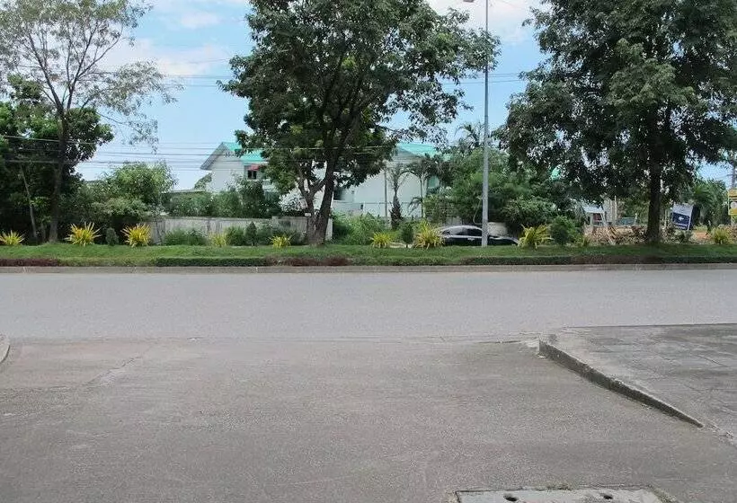 ホテル The Green Resort Sri Racha