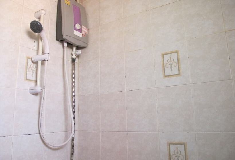 Отель The Green Resort Sri Racha