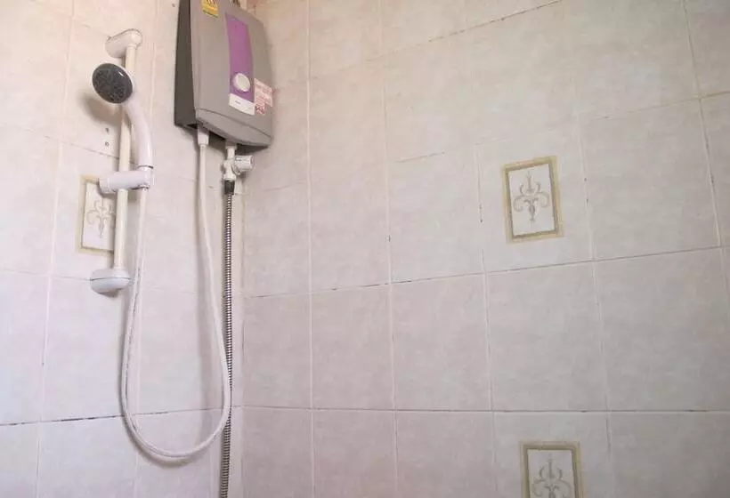 ホテル The Green Resort Sri Racha