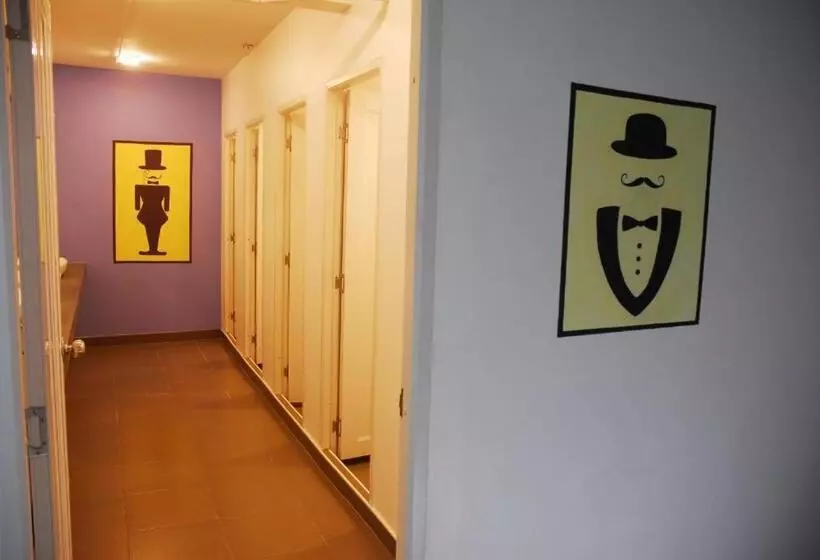 هاستل Bw Thai Art Style