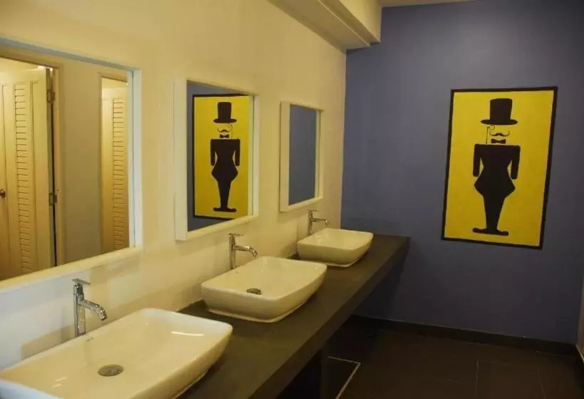 هاستل Bw Thai Art Style