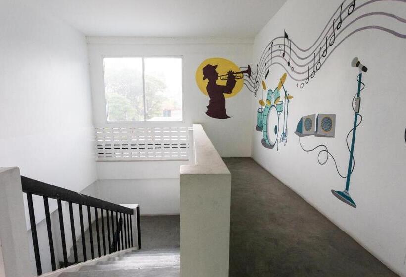 هاستل Bw Thai Art Style