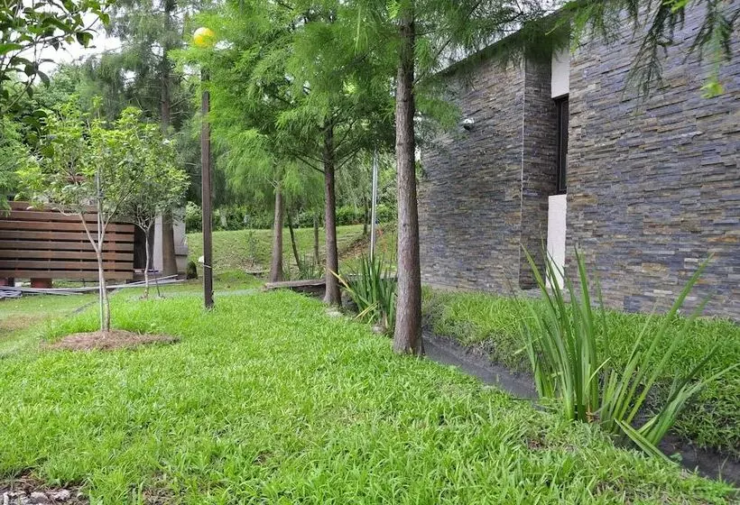 تختخواب و صبحانه One City One Vacation Farm