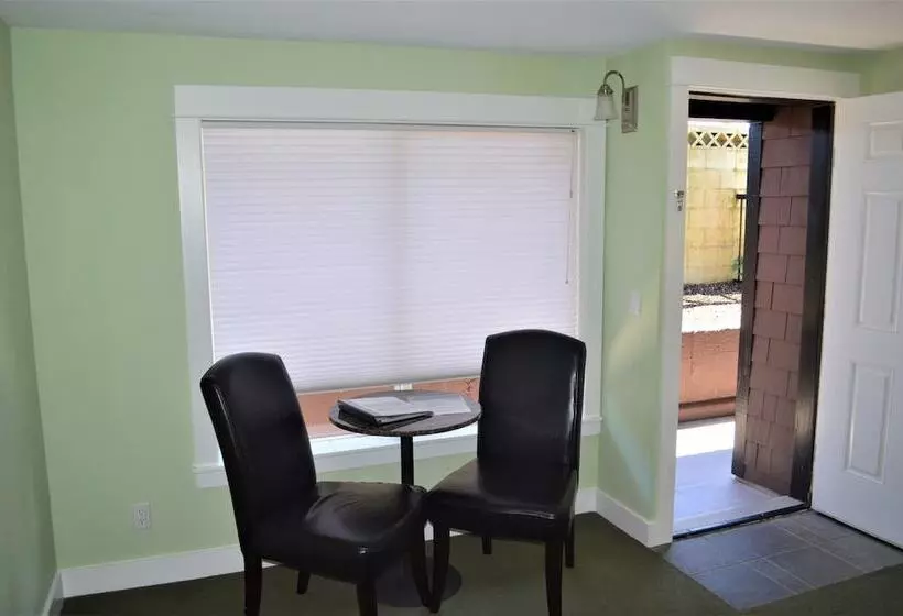 Hotelli Beachfront Manor