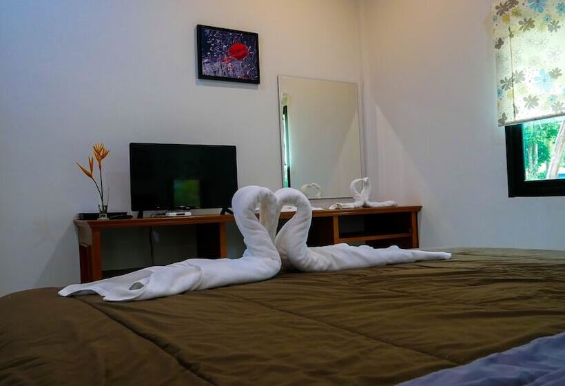 בית מלון כפרי Khaolak Home Thong