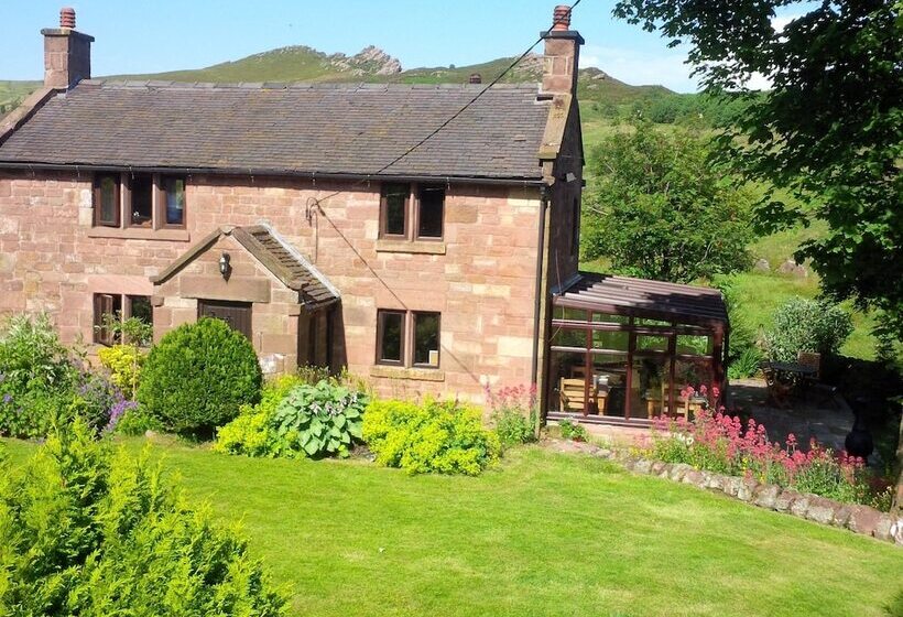 Aamiaismajoitus (B&B) Hen Cloud Cottage