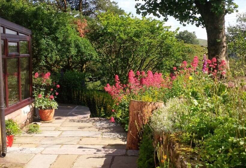 Aamiaismajoitus (B&B) Hen Cloud Cottage