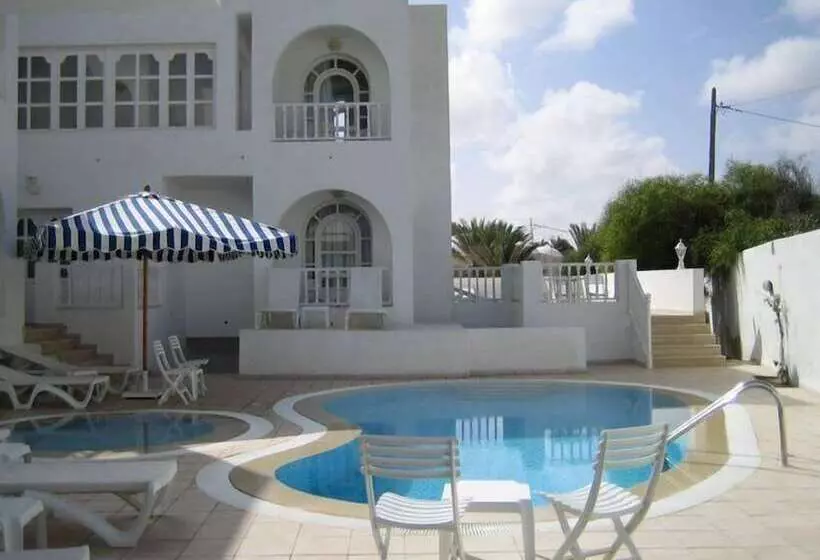 Hotelli Flamingo Beach