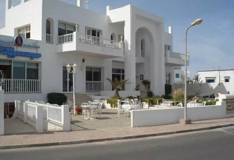 Hotelli Flamingo Beach