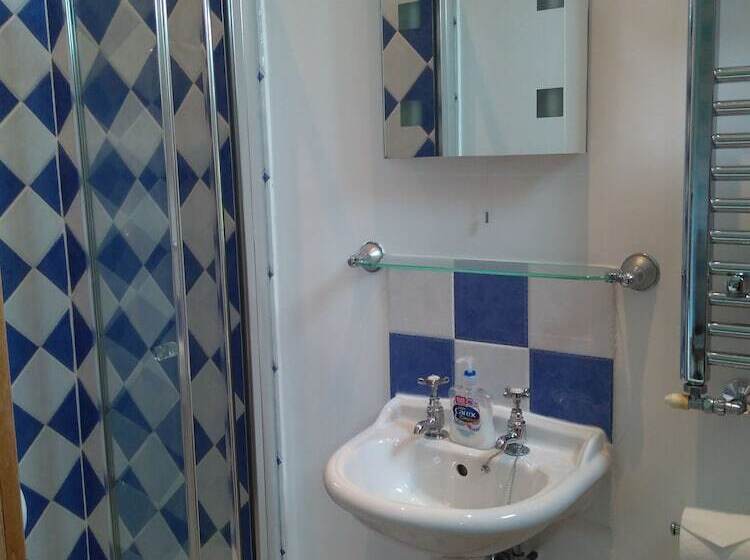 Oaklands Bed & Breakfast B&b