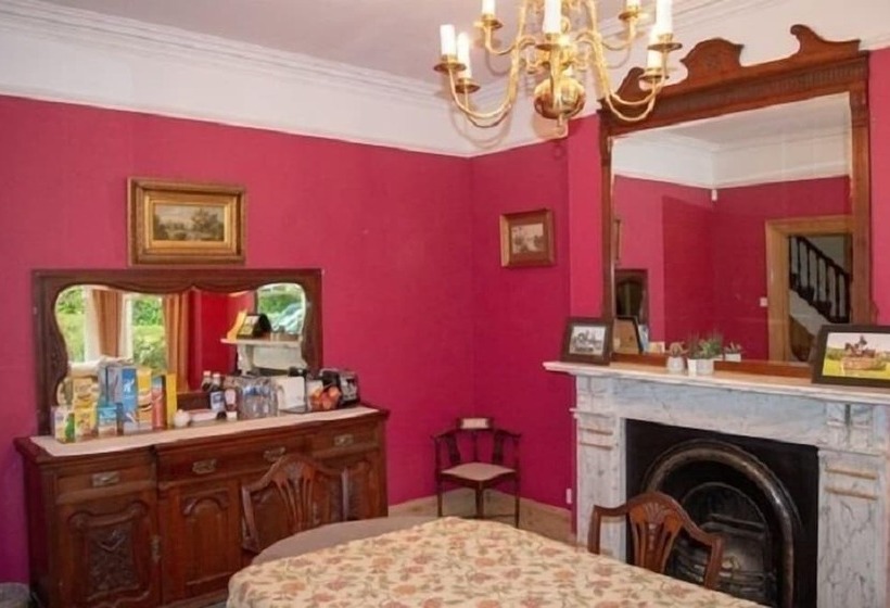 Oaklands Bed & Breakfast B&b