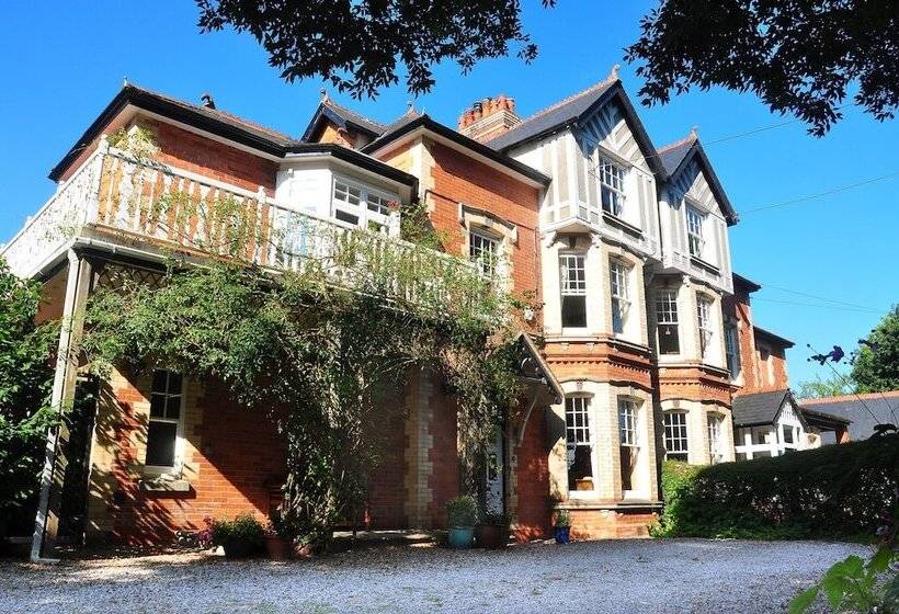 Oaklands Bed & Breakfast B&b